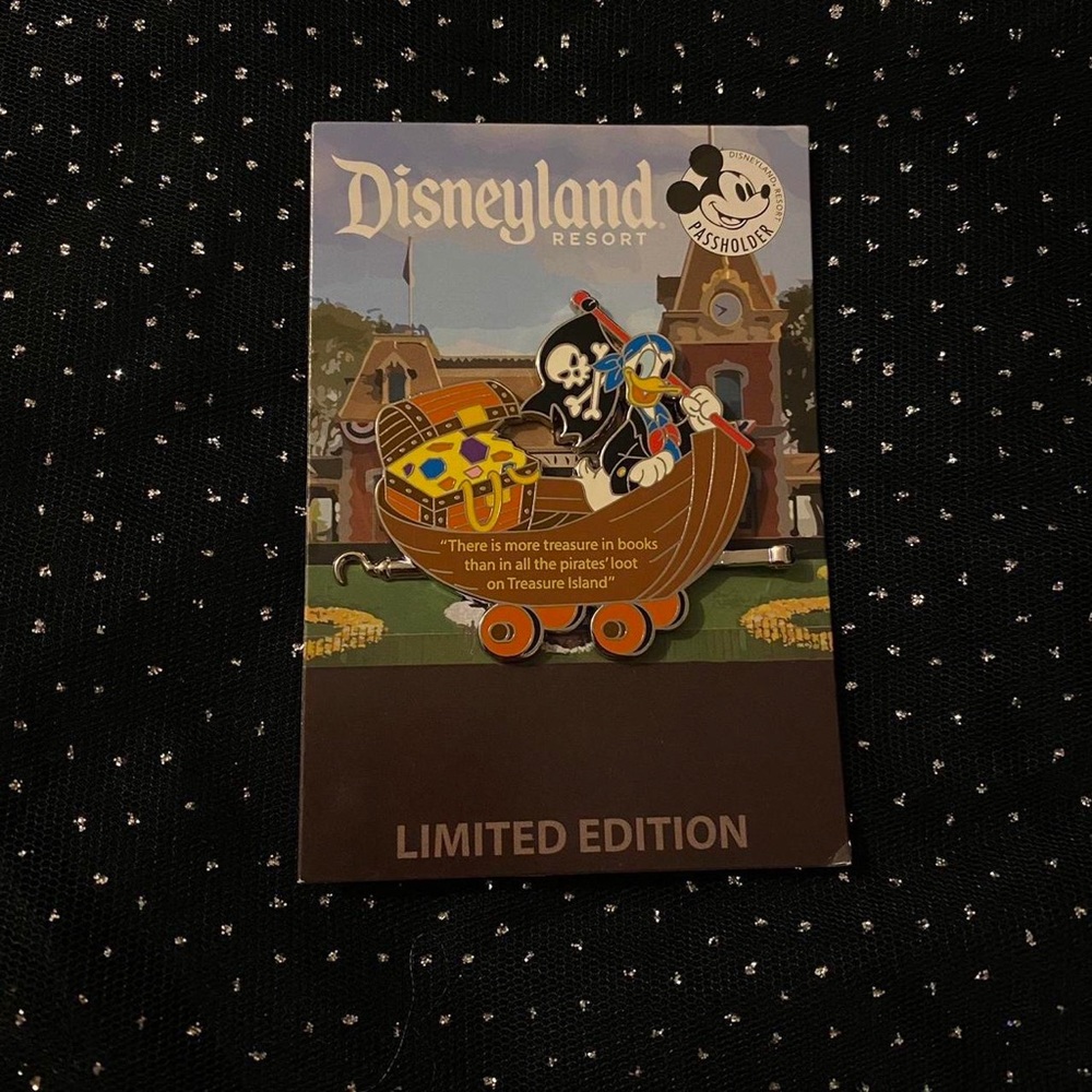 Disney Passholder 2019 Pirate Donald Duck Train Car with quote pin
